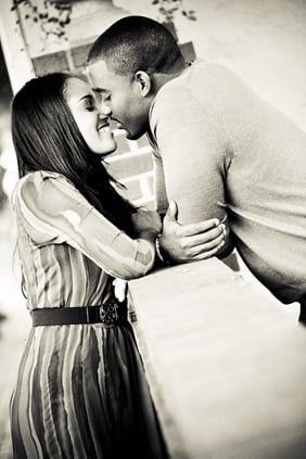 man and woman kissingin old town alexandria