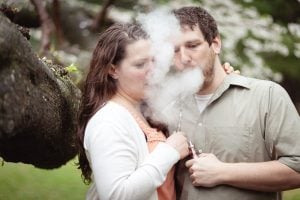 couple vaping together