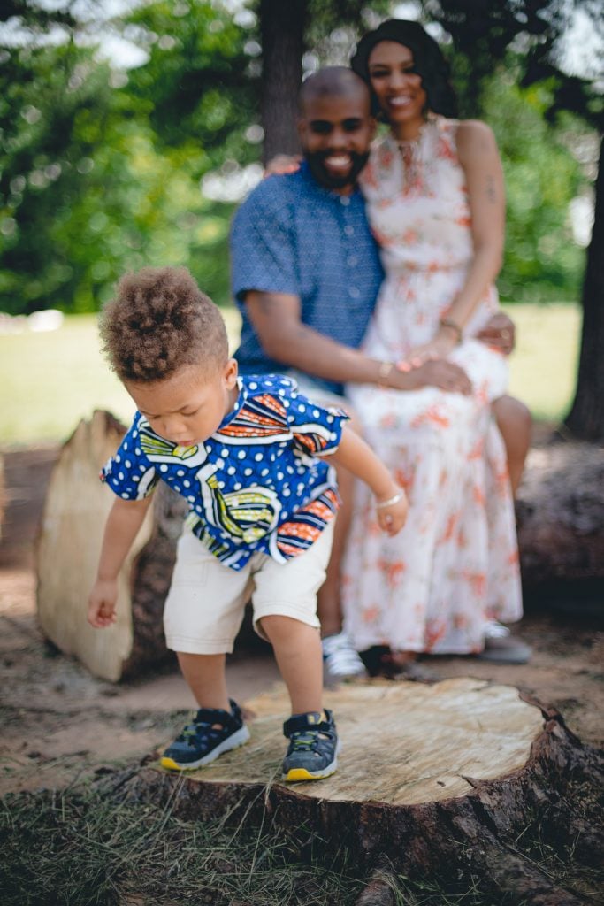 A Family Portrait Session in the Garden with Felipe 02