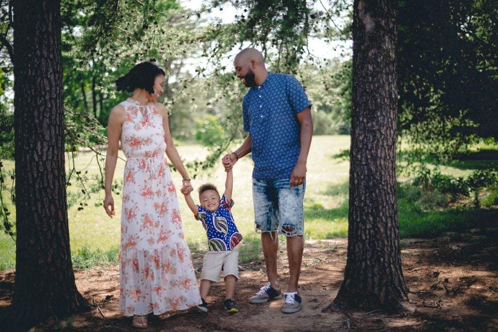 A Family Portrait Session in the Garden with Felipe 04