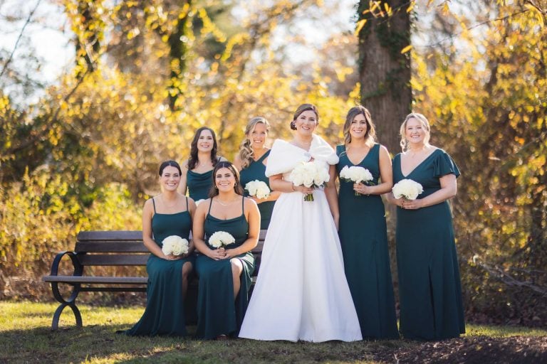 Bridesmaids in emerald green dresses pose for a photo at Annapolis, Maryland.