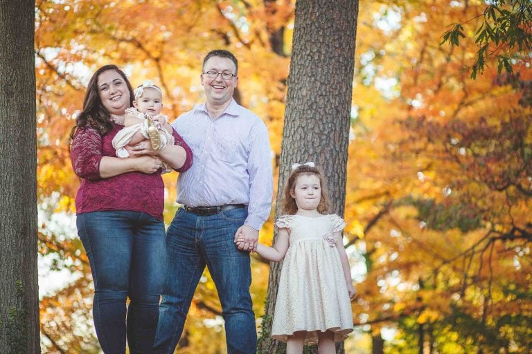 A family is posing for a family photo in Fort Ward Park, Alexandria, Virginia.