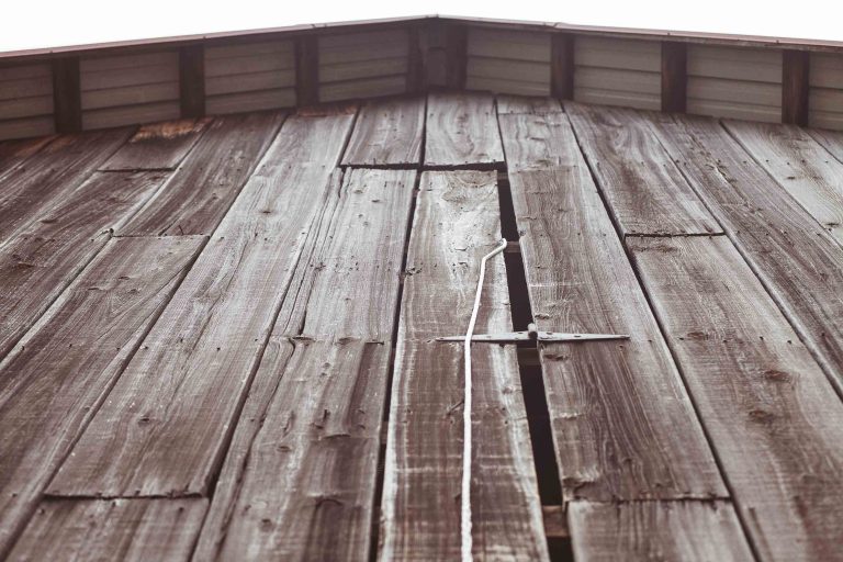 A wooden building with a rope attached to it in Annapolis, Maryland.