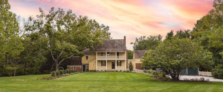 A Pleasant Hill House transformed into a mesmerizing Wedding Venue.